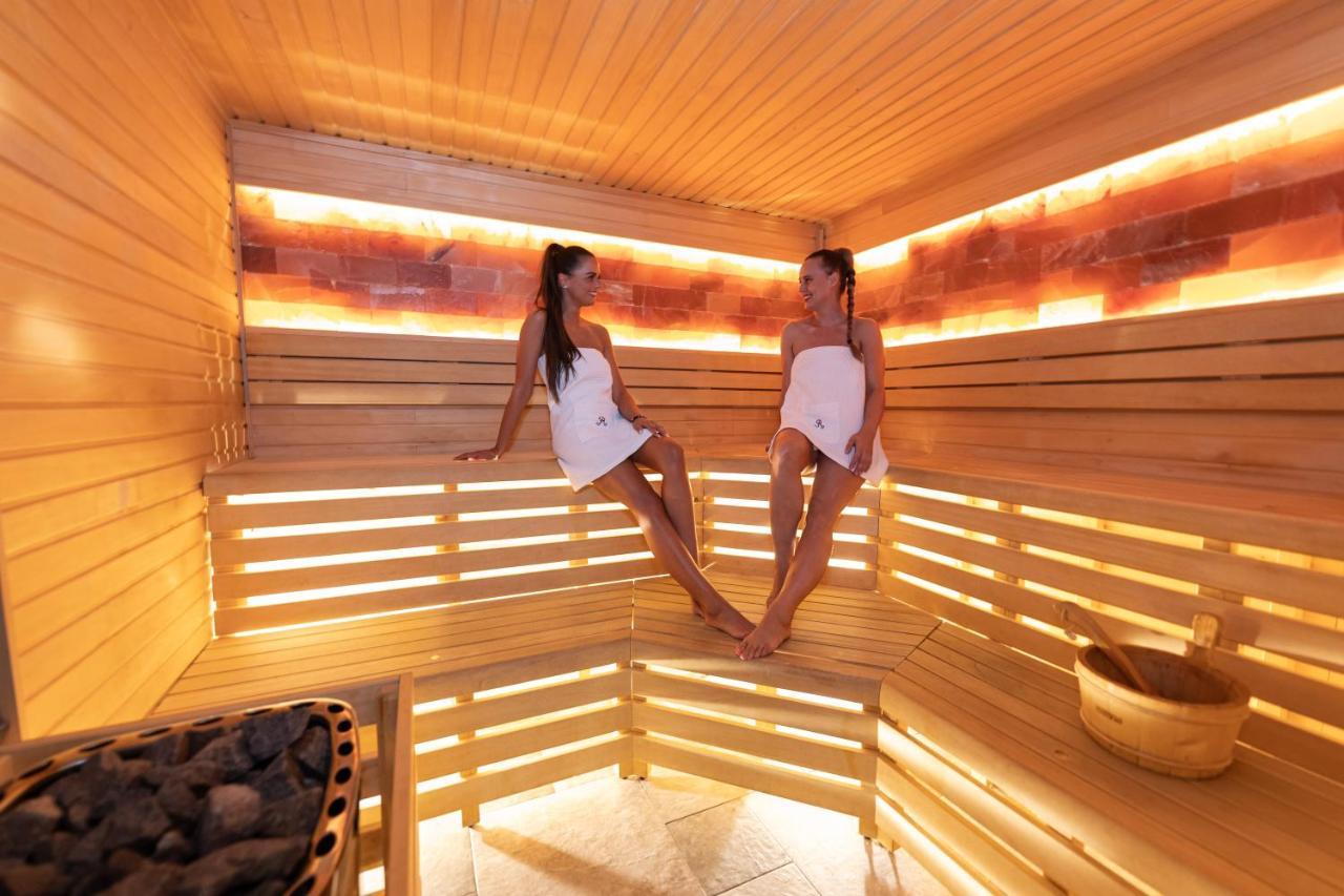 Wellness&Spa hotel Villa Regenhart Jeseník Exteriör bild