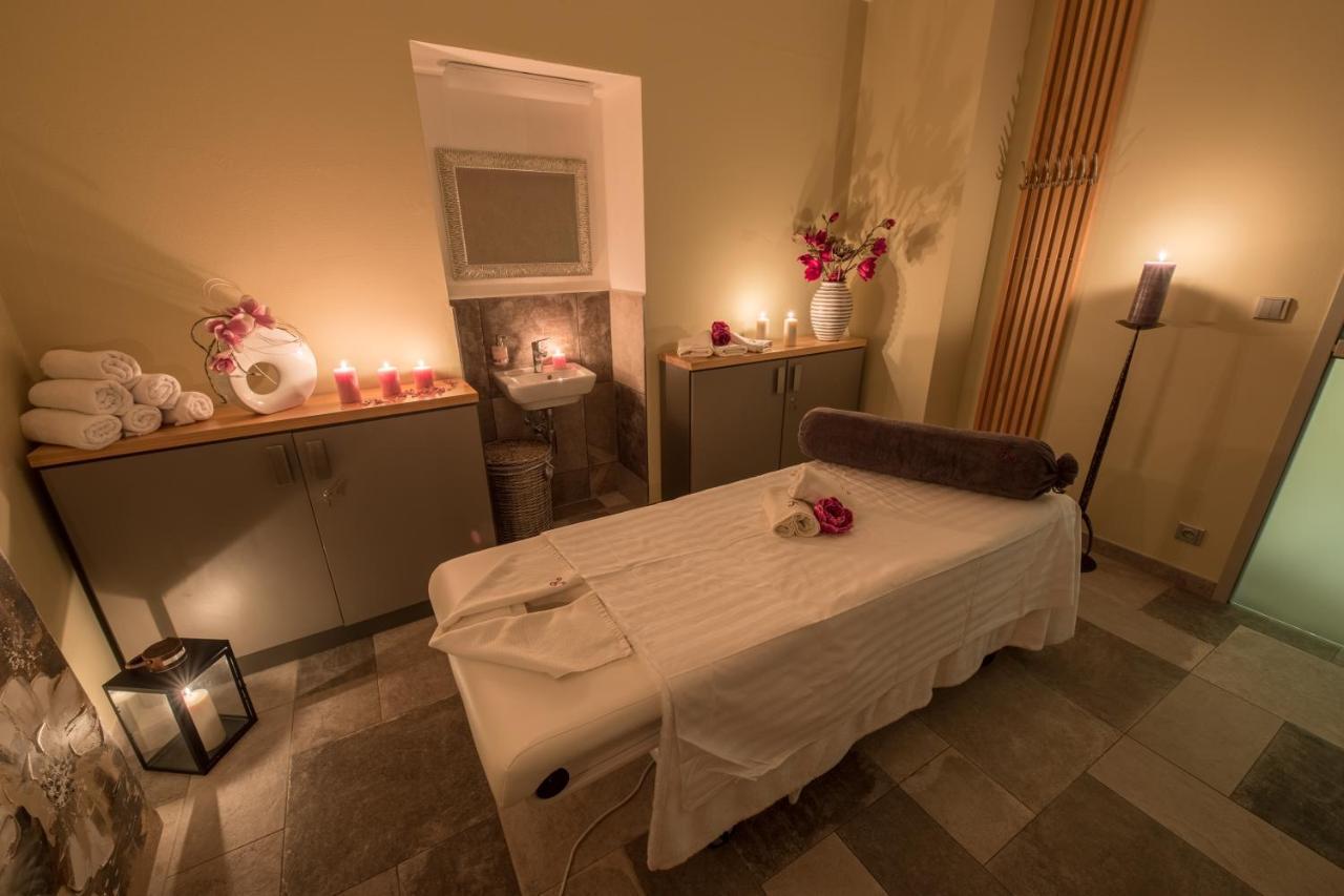 Wellness&Spa hotel Villa Regenhart Jeseník Exteriör bild