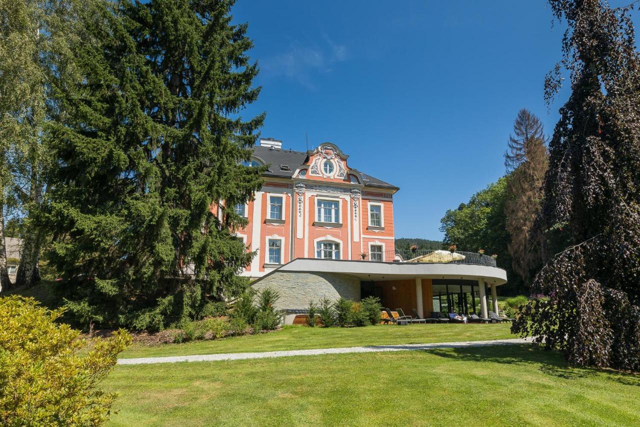 Wellness&Spa hotel Villa Regenhart Jeseník Exteriör bild