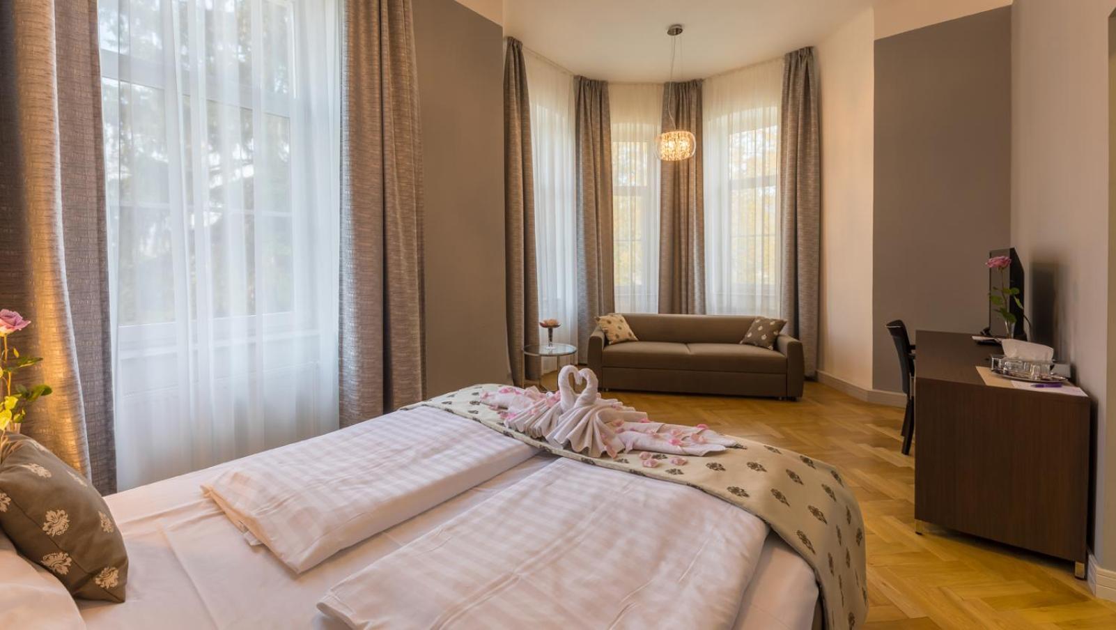 Wellness&Spa hotel Villa Regenhart Jeseník Exteriör bild