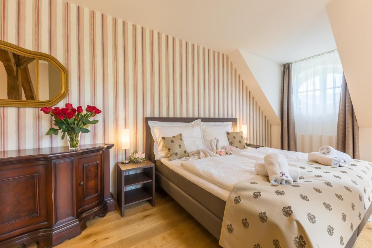 Wellness&Spa hotel Villa Regenhart Jeseník Exteriör bild