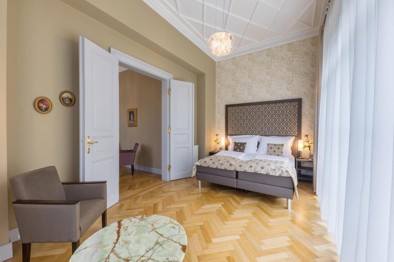 Wellness&Spa hotel Villa Regenhart Jeseník Exteriör bild