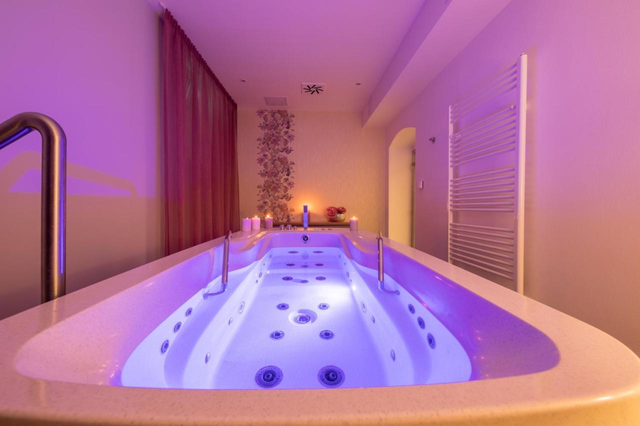 Wellness&Spa hotel Villa Regenhart Jeseník Exteriör bild