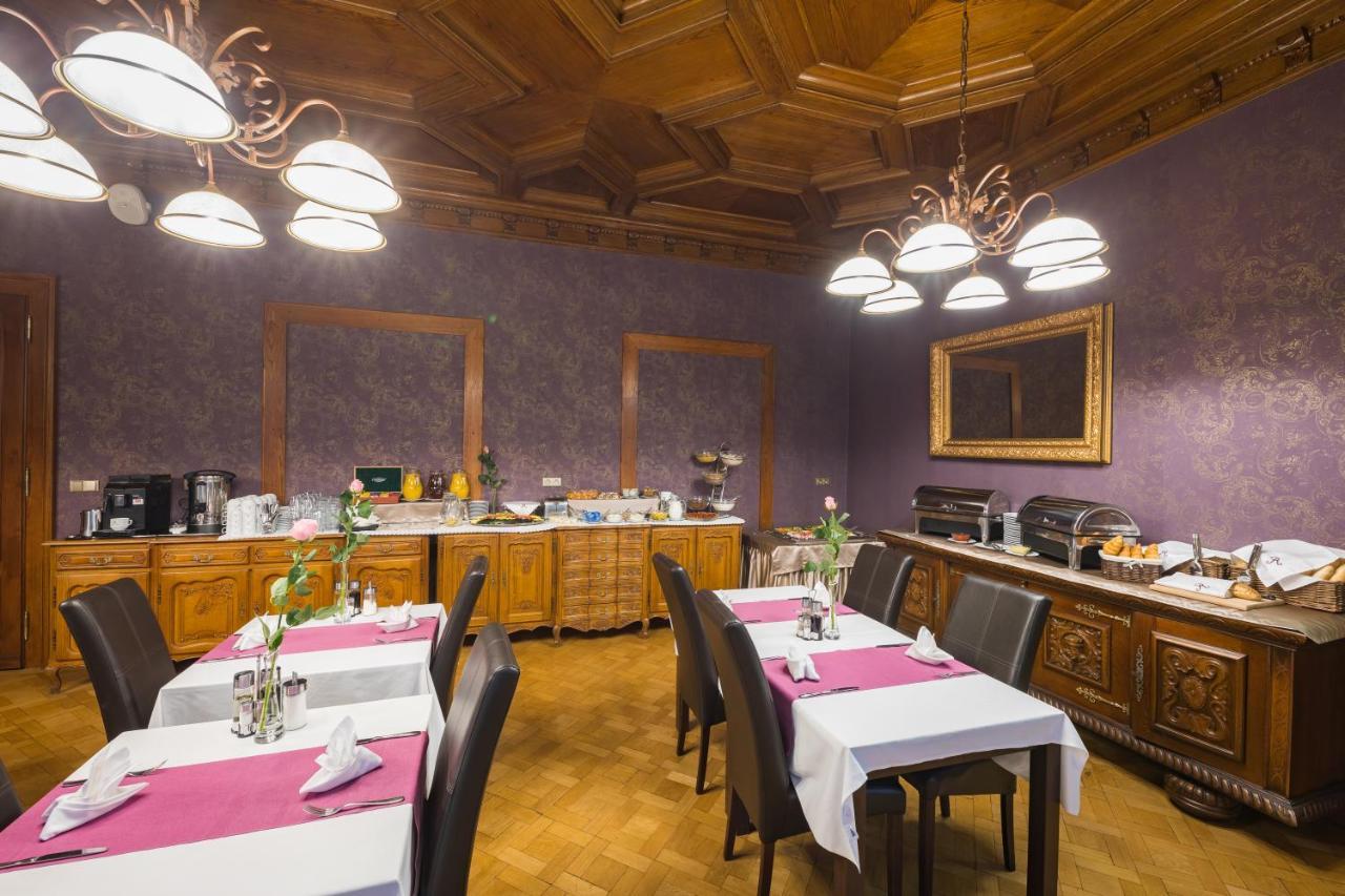 Wellness&Spa hotel Villa Regenhart Jeseník Exteriör bild